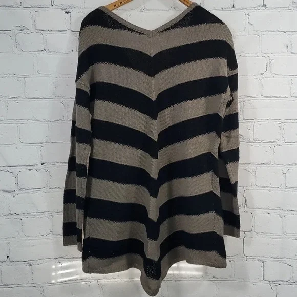 Striped Maurices V-neck Sweater Size 0 - Picture 7 of 9